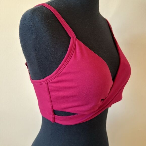 Fabletics burgundy crossover banded sports bra. Medium. - Picture 2 of 5
